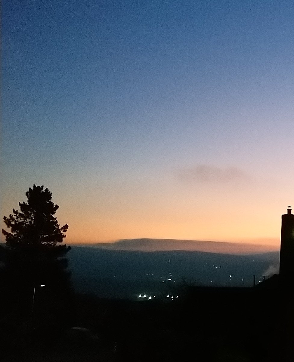 MartinWoffindin's tweet photo. #sunset #nightsky #lastlightoftheday https://t.co/prCh3TiSYS
