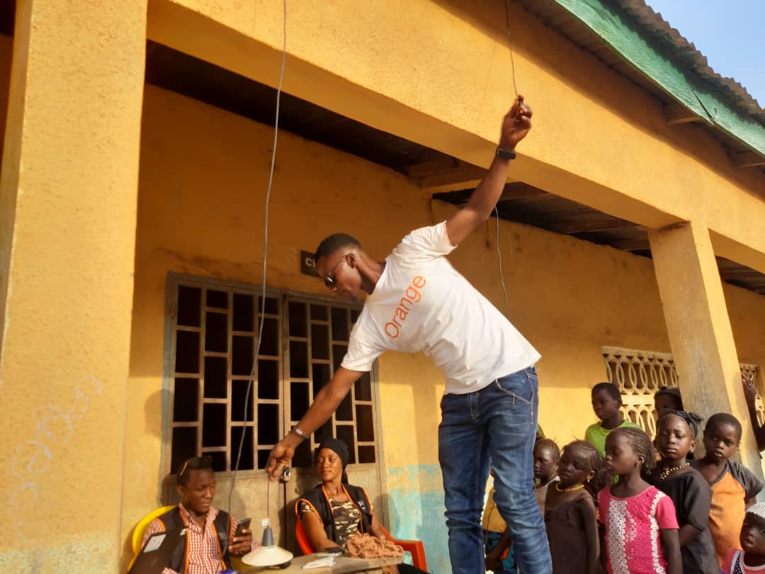orangeguinee_gn's tweet photo. L'énergie verte accessible à tous, c’est possible grâce à #OrangeEnergie ! Retrouvez toutes les infos sur les kits et la souscription ici : https://t.co/qbVmOn1nm0
#ProgrammeCitoyen #OrangeRSE #OrangeVousAccompagne https://t.co/V4AZGxsvOm