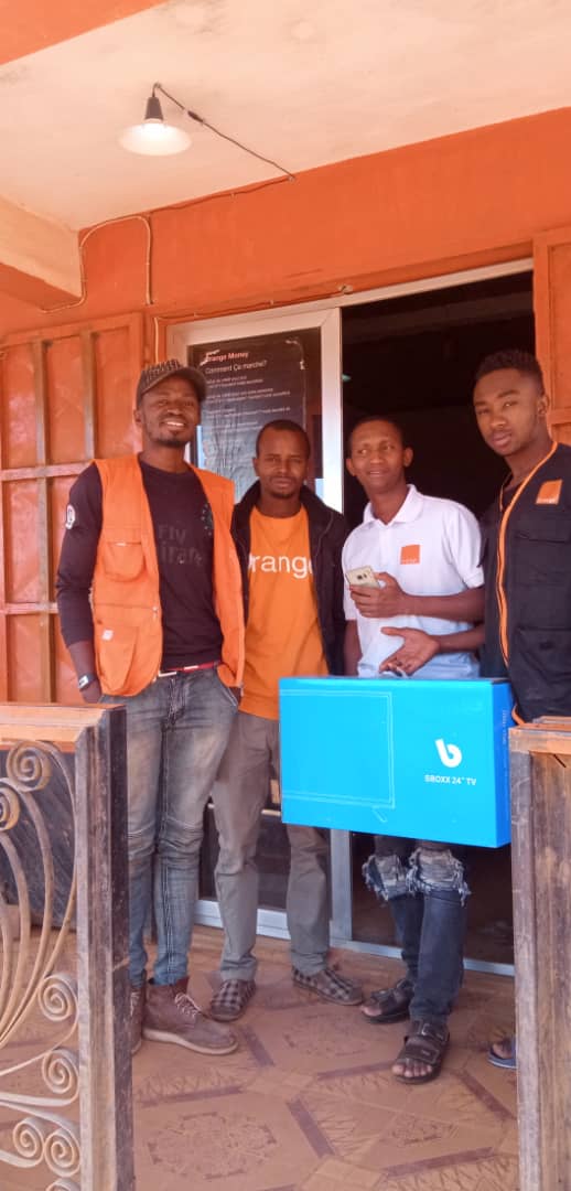 orangeguinee_gn's tweet photo. L'énergie verte accessible à tous, c’est possible grâce à #OrangeEnergie ! Retrouvez toutes les infos sur les kits et la souscription ici : https://t.co/qbVmOn1nm0
#ProgrammeCitoyen #OrangeRSE #OrangeVousAccompagne https://t.co/V4AZGxsvOm