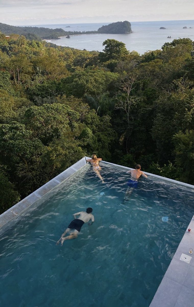 villacostavida's tweet photo. Morning views 🤩☀️🌊

When you are looking for an accommodation, is it essential that it has a swimming pool?

#villacostavida #explorecostarica #luxuzytravel https://t.co/DE8OGVspdw