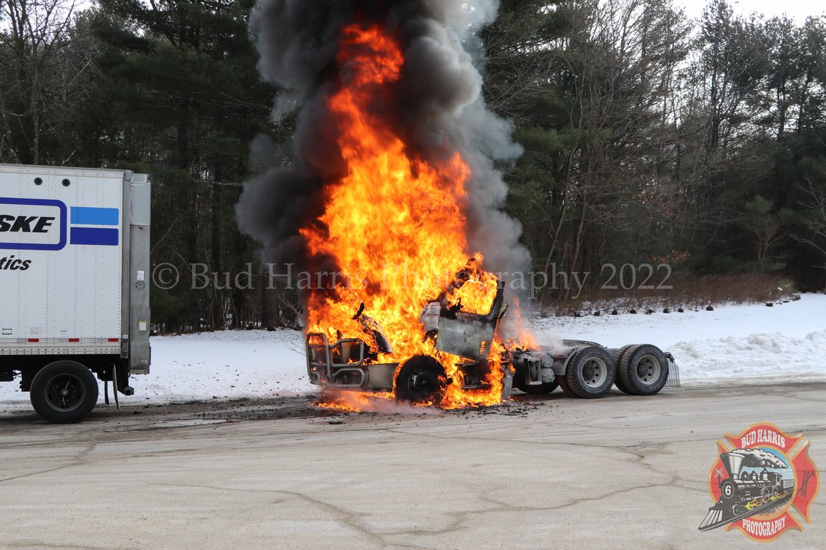 BudHarrisPhoto's tweet photo. @OxfordFireEMS  responded to a fully involved tractor trailer cab yesterday,  As FF's were extinguishing the blaze one of the diesel saddle tanks failed spilling fuel. Firefighters quickly placed hazmat booms and pads to protect nearby drains. @ctfirephoto https://t.co/tWk1tqwEm3