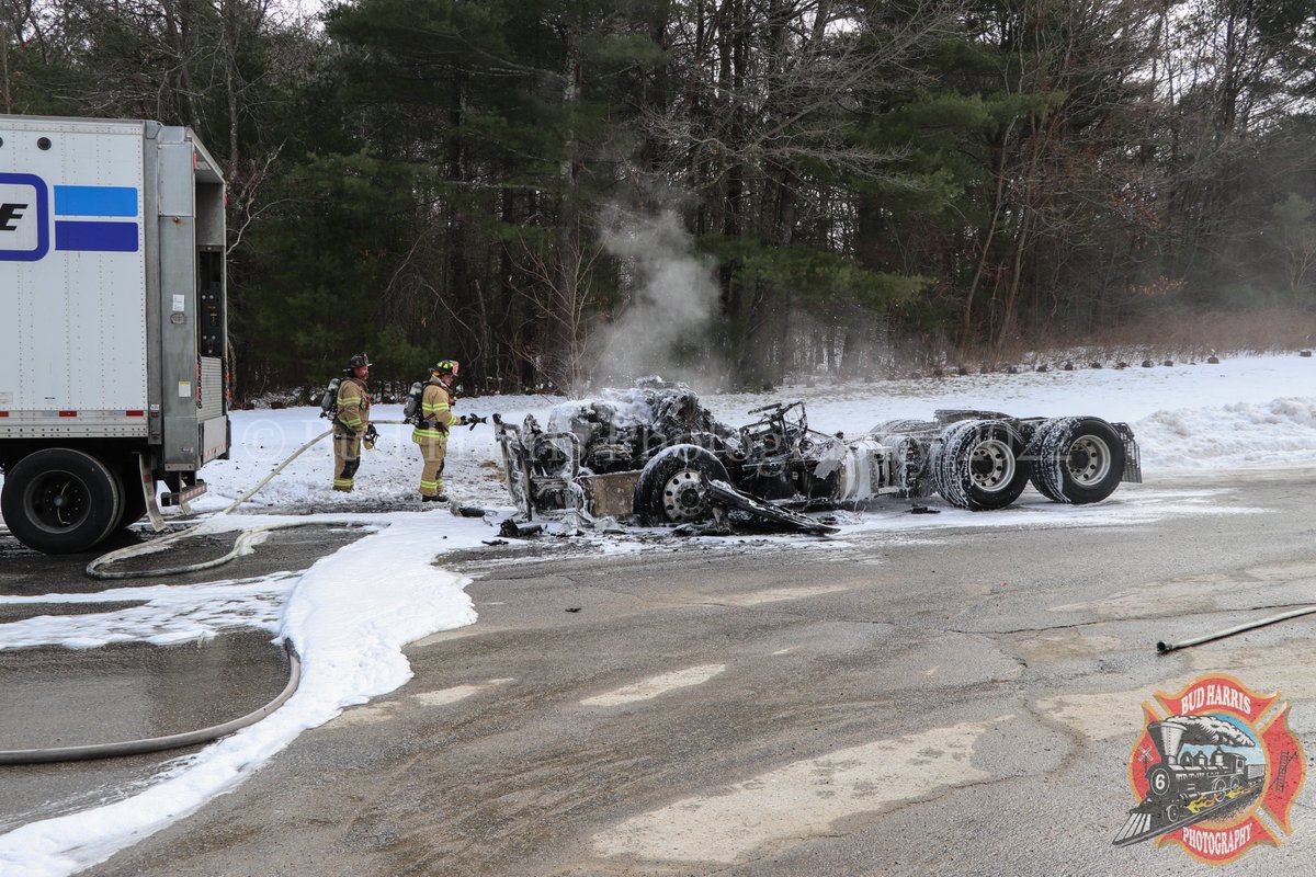 BudHarrisPhoto's tweet photo. @OxfordFireEMS  responded to a fully involved tractor trailer cab yesterday,  As FF's were extinguishing the blaze one of the diesel saddle tanks failed spilling fuel. Firefighters quickly placed hazmat booms and pads to protect nearby drains. @ctfirephoto https://t.co/tWk1tqwEm3