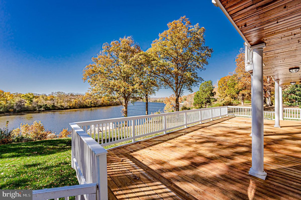 MillionDHomecom's tweet photo. Listed for $1,500,000 - 8700 OSBORNE TURNPIKE, HENRICO, VA 23231 - grand equestrian estate situated on 5 acres of immaculately manicured property. Barn w/apartment + views of the Iconic James River!
https://t.co/QVcwFVNeX1 

#luxuryrealestate #realtor #RichmondVArealestate #home https://t.co/foB7NNh0If