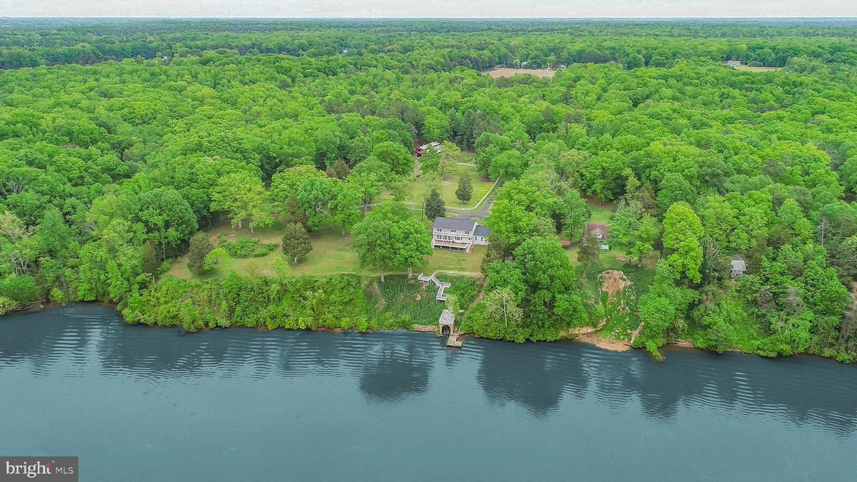 MillionDHomecom's tweet photo. Listed for $1,500,000 - 8700 OSBORNE TURNPIKE, HENRICO, VA 23231 - grand equestrian estate situated on 5 acres of immaculately manicured property. Barn w/apartment + views of the Iconic James River!
https://t.co/QVcwFVNeX1 

#luxuryrealestate #realtor #RichmondVArealestate #home https://t.co/foB7NNh0If