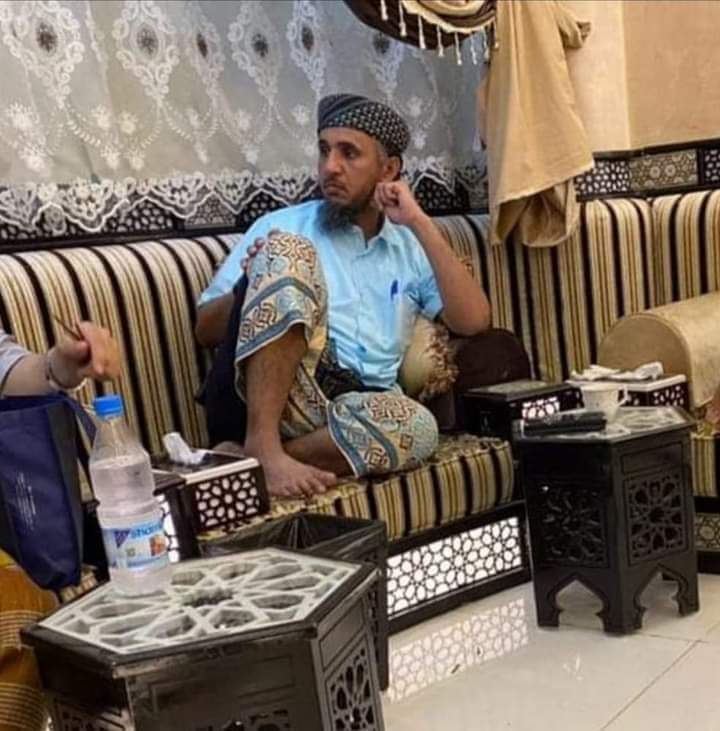 abdulqadermortd's tweet photo. هذا المرتزق الداعشي المدعو (رائد اليافعي)
هو المسؤل عن اعدام اغلب الأسرى في جبهات الساحل الغربي.
اليوم تلقى ضربة من جند الله بترت على إثرها إحدى قدمية ونقل بعدها الى الإمارات.
#ان_الله_يمهل_ولايهمل https://t.co/sxtoNz53BR