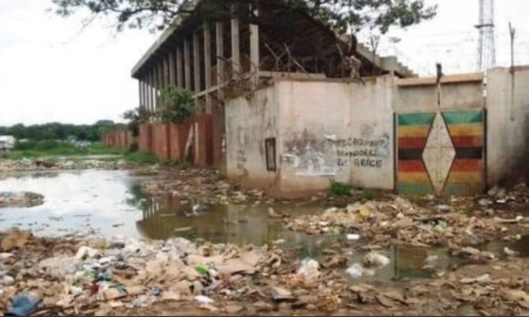 daddyhope's tweet photo. Dear Africans

You need to understand why the Zimbabwean national team would not win.
This is the second biggest stadium in Zimbabwe called Rufaro.
This is where your father performed in 1980 @stephenmarley, you were there too with @ziggymarley

It is like this bcoz of corruption https://t.co/ov10ur5mrG