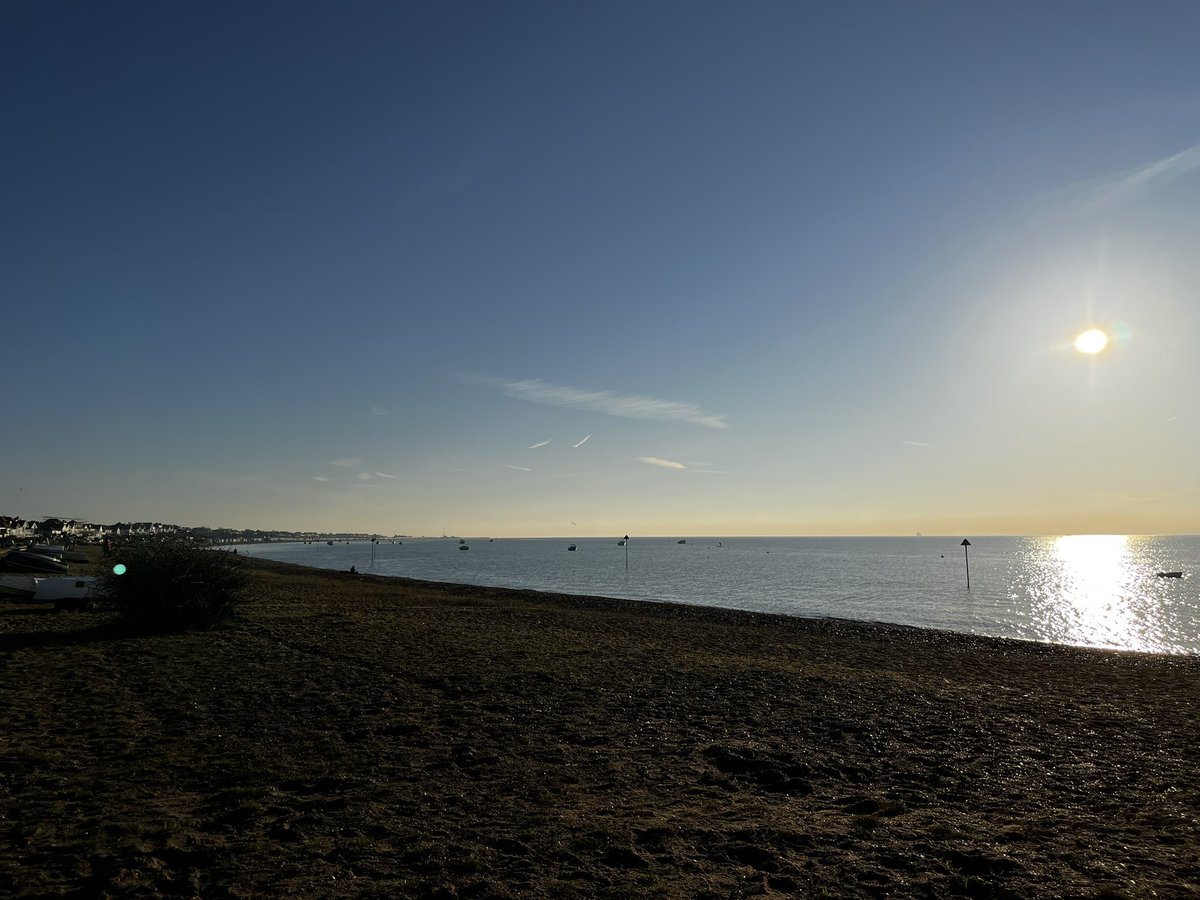 cK_Kirkland's tweet photo. This effort session was so much more enjoyable than the one completed on Wednesday βΊοΈ some paths were like an ice rink but once the sun came out it was so much better βΈ fresher legs made such a difference in how this felt #ukrunchat #running #Southend #intervals #effortsession https://t.co/3Z5FIqXPlc