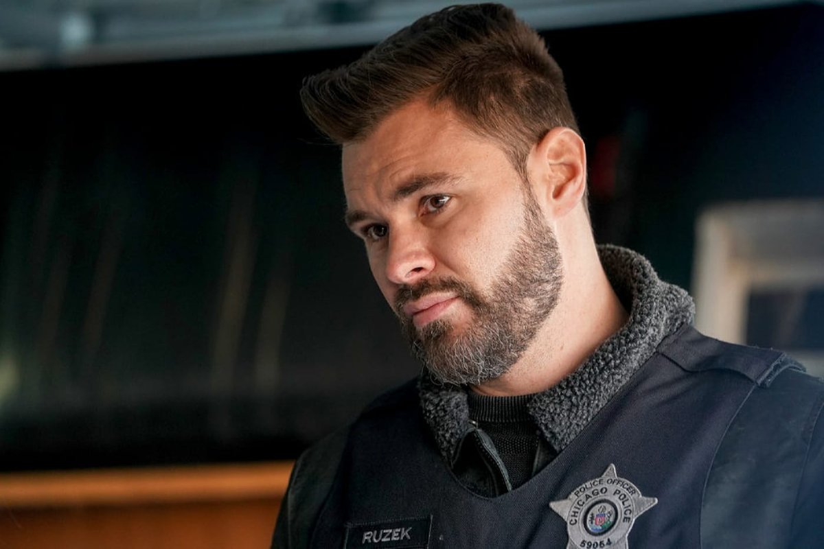 PFluegerFR's tweet photo. #ChicagoPD | Photos promotionnelles de l'épisode 9x12 « To Protect »

(📷 Lori Allen/NBC) https://t.co/xdZufPYMAd