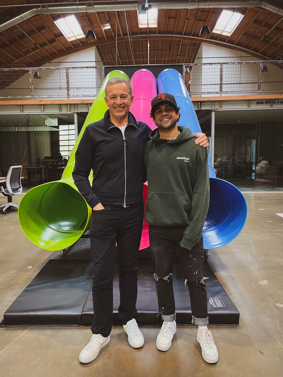 Alien Alpha Don👽🅰️👑 <a href="/RobertIger/">Robert Iger</a> 

at Genies Warehouse 🏭