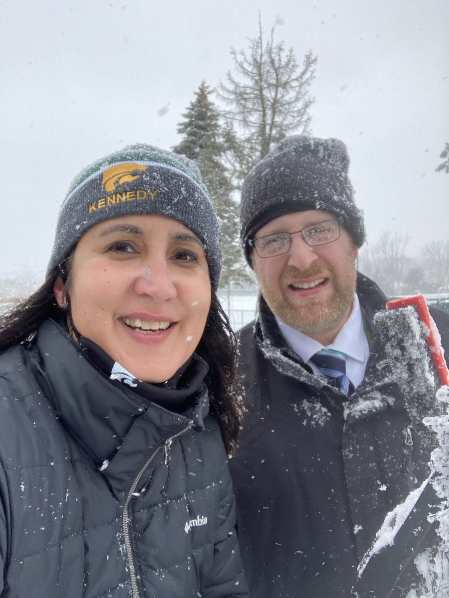 We got as many cars as we could! <a href="/CRKennedyHigh/">Jason Kline</a> Stay safe out there!! #kinderkennedy