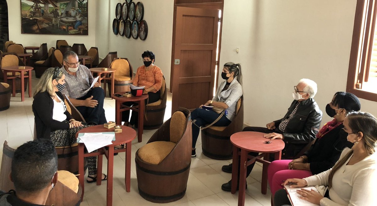 CubaRonSA's tweet photo. ¿Cómo vive @RoneraCardenas🥂
las jornadas por el Día de la #CienciaCubana🇨🇺:
🔴Analiza las proyecciones de trabajo para el 2022 
🔵Comparte experiencias con directivos, aniristas e innovadores
🔴Ratifica su compromiso con la continuidad productiva de las líneas tecnológicas🇨🇺❤👇 https://t.co/jn8mvQ5o81