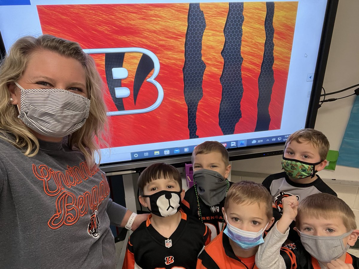 Cheering on the home team today with my students! Go Bengals! #WhoDey <a href="/Bengals/">Cincinnati Bengals</a> <a href="/Milford_Schools/">Milford Schools</a>