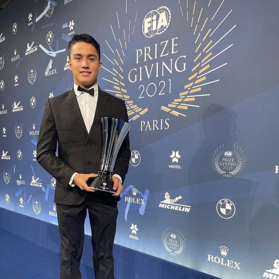 SamReyesH's tweet photo. El mexicano Noel Leon correrá la Formula Regional European Championship por Alpine con Arden Motorsport este año, después de firmar con el Red Bull Junior Team.
Campeón de la #FiaFormula4 en Mexico y EEUU, campeón de Challenge y muy joven, con opciones claras.
#ASeguirDeCerca https://t.co/O1FbrTpZAM