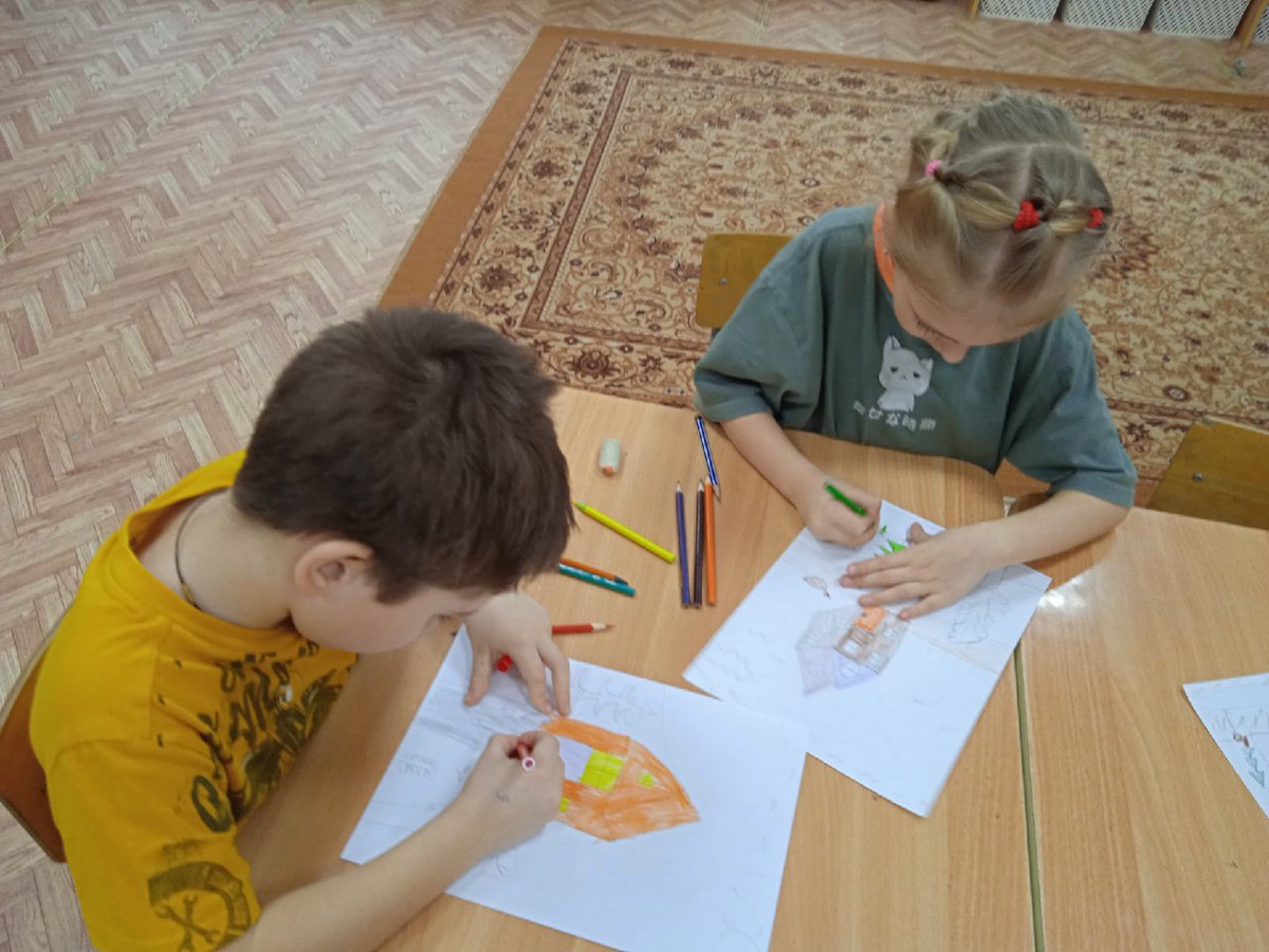 mikhal200401's tweet photo. #Знайки познакомились с новой сказкой "У страха глаза велики" и нарисовали к ней свои иллюстрации. 
#Детскийсад16 #Буратино https://t.co/BUMtMoy4oe