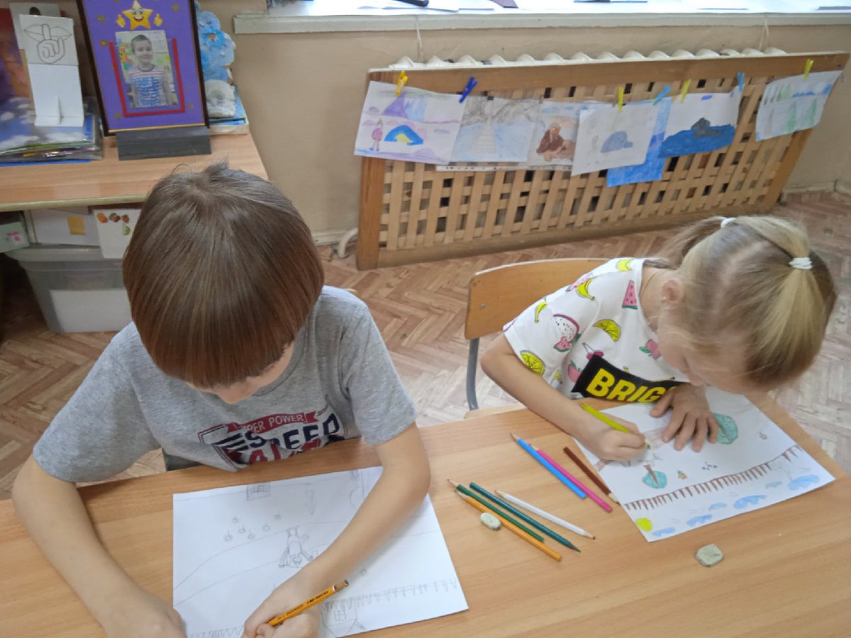 mikhal200401's tweet photo. #Знайки познакомились с новой сказкой "У страха глаза велики" и нарисовали к ней свои иллюстрации. 
#Детскийсад16 #Буратино https://t.co/BUMtMoy4oe