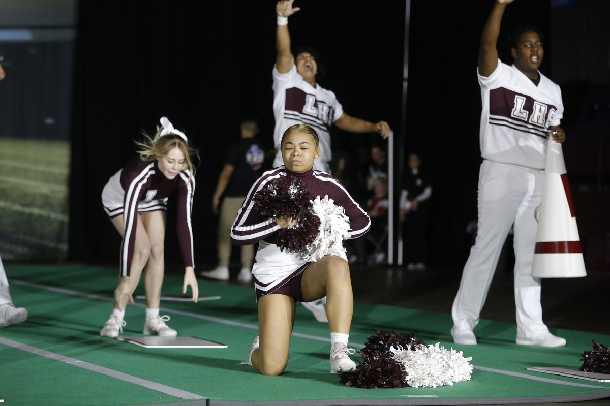 Rockmel22's tweet photo. Congratulations to @qmasona53 and the Farmers! They took 8th at State in the Coed Division. #FarmerPride #SeniorSzn #BellCrew https://t.co/8usw85ElhL