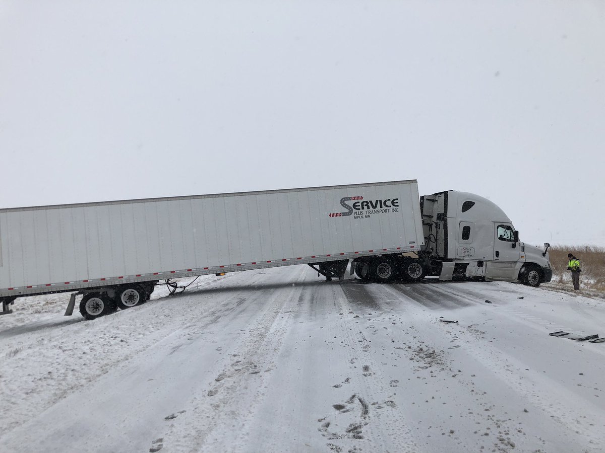 KWWL's tweet photo. Fri. 12:47 PM: 

I-35 north near Mason City is closed. 
If you are traveling today/tonight use caution...the roads are slick in many locations. -Schnack https://t.co/t5zIWOkIkS