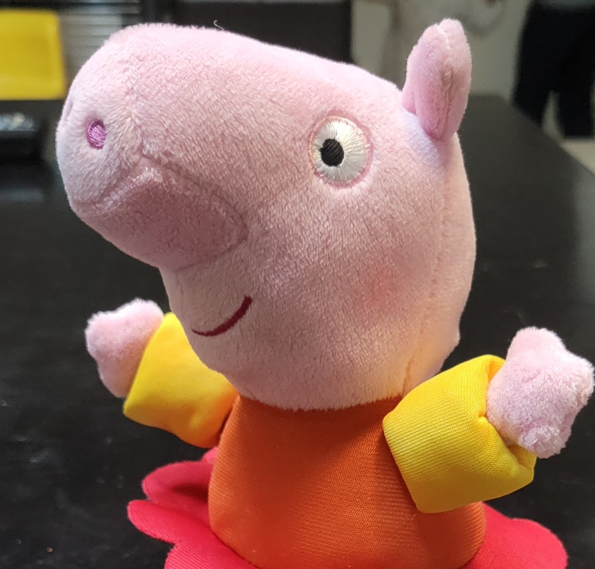 jprr91's tweet image. My niece was sad because her father (my brother) couldn&apos;t get her a prize in a crane game. She asked me for help. I won a Peppa Pig plush.
#bestuncle