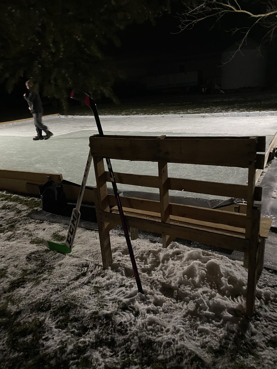 forsberglvr's tweet photo. Invited the team I coach over for an outdoor practice since arenas are shut down in Ontario! #ODR #OutdoorPractice @backyrdicerinks https://t.co/v4QSL6ZrcI