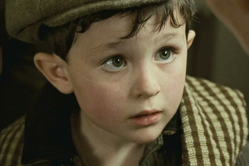 infobaemexico's tweet photo. #ReeceThompson interpretó al “niño irlandés” en #Titanic de #JamesCameron y aún recibe regalías por su breve actuación hace 25 años 😯 ¿cuánto gana? https://t.co/1syqpwt5ft https://t.co/ZY5x6Io7I6