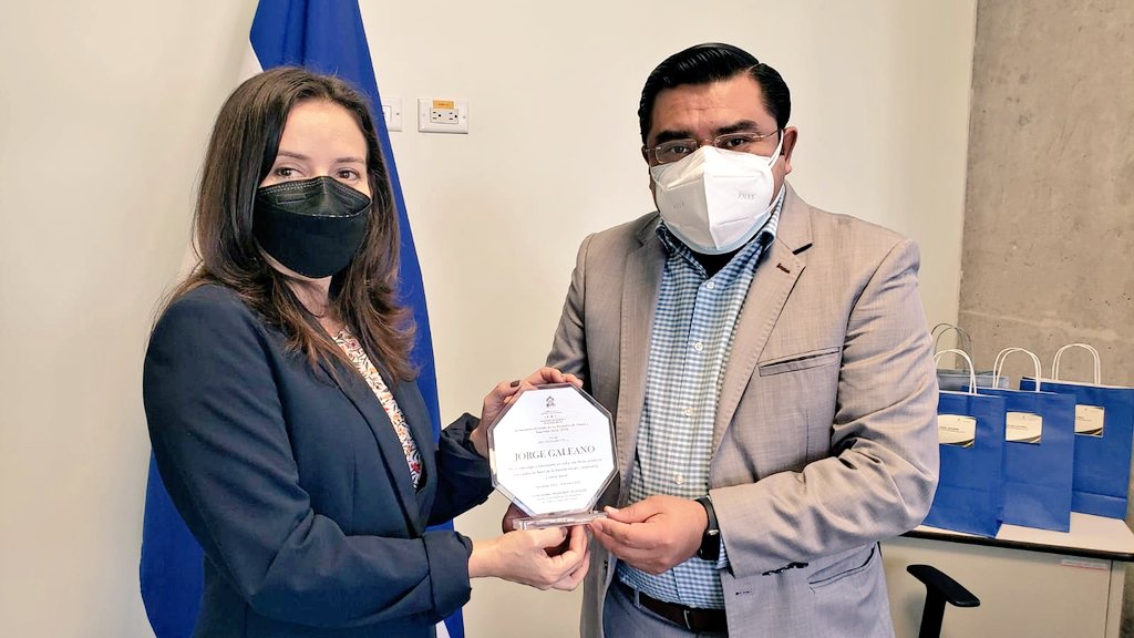 O_VillalobosV's tweet photo. Agradezco el apoyo especial del Director Ejecutivo de @WorldVisionHN el Sr @JorgeGaleanoHN, a la Directora de Programa País de @WorldVisionHN la Sra @karamost al Director de Proyecto @FuturosWvh el Sr Jorge Valladares y al Sub Director de Proyecto @FuturosWvh Sr @Acruzguillen https://t.co/iBccCaxyOG