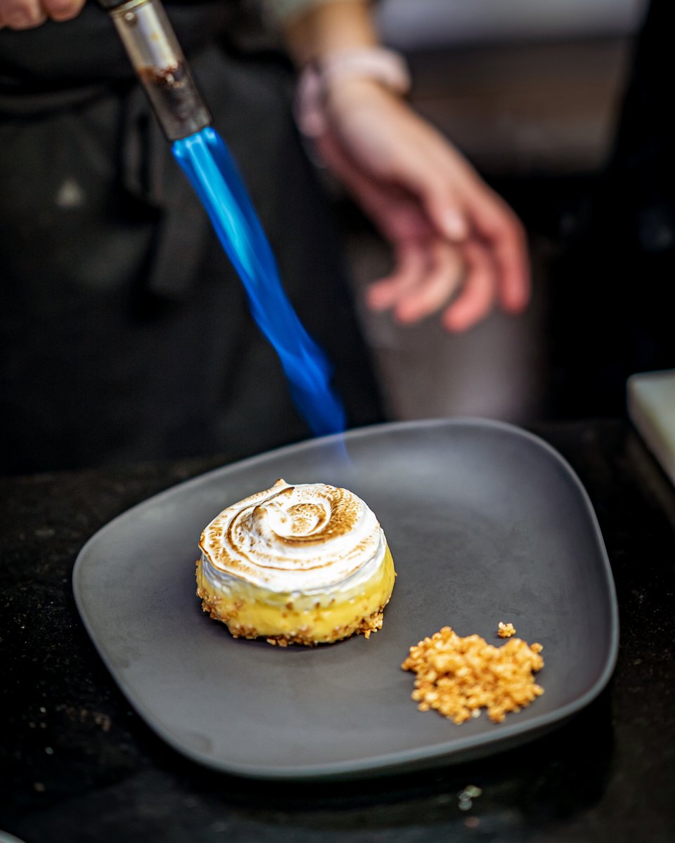 Única e inconfundible. Con nuestra tarta de limón te vas a relamer ✌🏻🔥🐓🥦

RESERVAS ☎️👉🏻 bit.ly/reservaentrasto
📍 Calle Menéndez Pelayo esquina calle Santa María

#seTrasTO