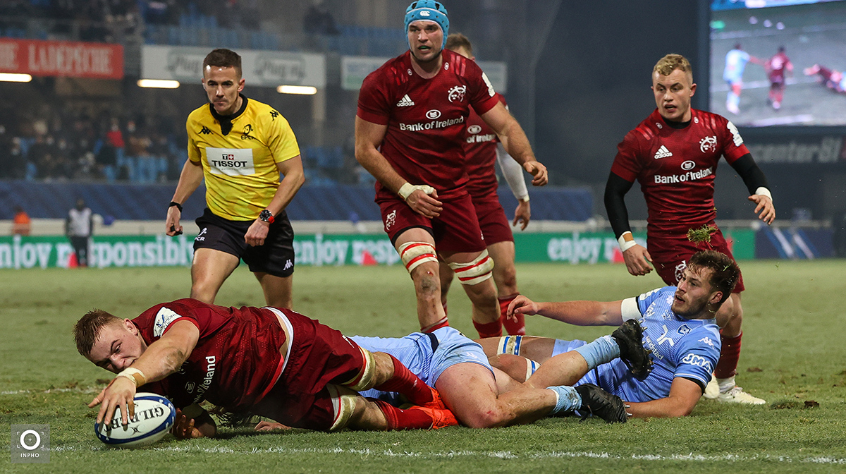 Inphosports's tweet photo. FT and @Munsterrugby nick it at the death with a 16-13 win away to Castres, Gavin Coombes with the all important try! (📸 @RyanByrnePhoto) https://t.co/oTULNSRF7a