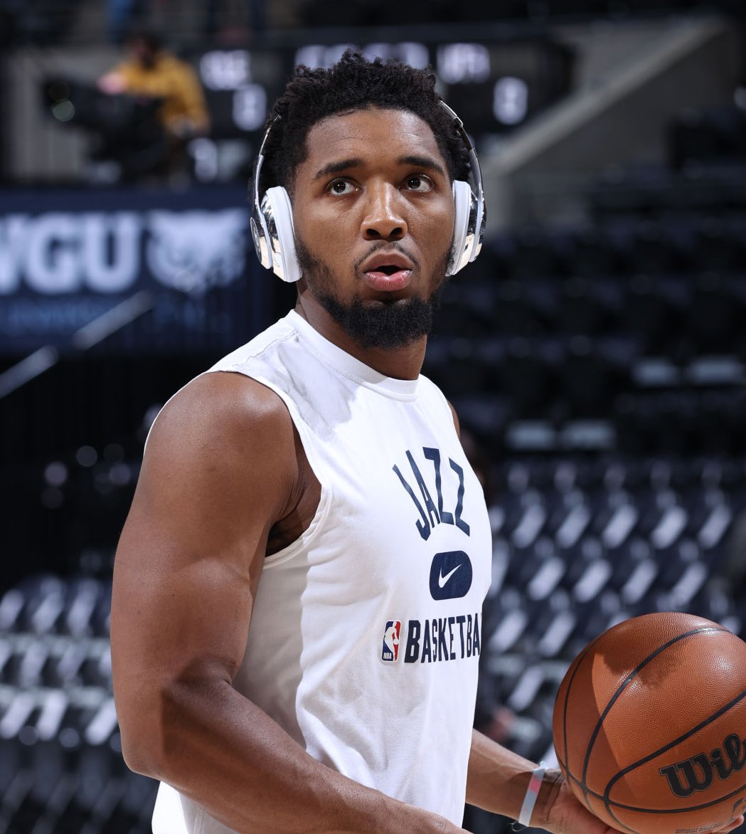 TheDunkCentral's tweet photo. The Miami Heat and New York Knicks are believed to be Donovan Mitchell’s top two choices if he were to ever ask out of Utah, per @GregSylvander https://t.co/jpxe0wlZkP