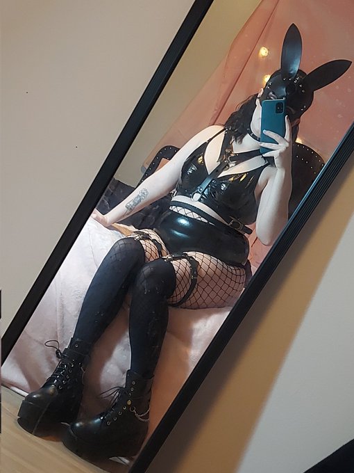 Do you like leather and latex? 🤔🖤 https://t.co/EnLOF8KrUj