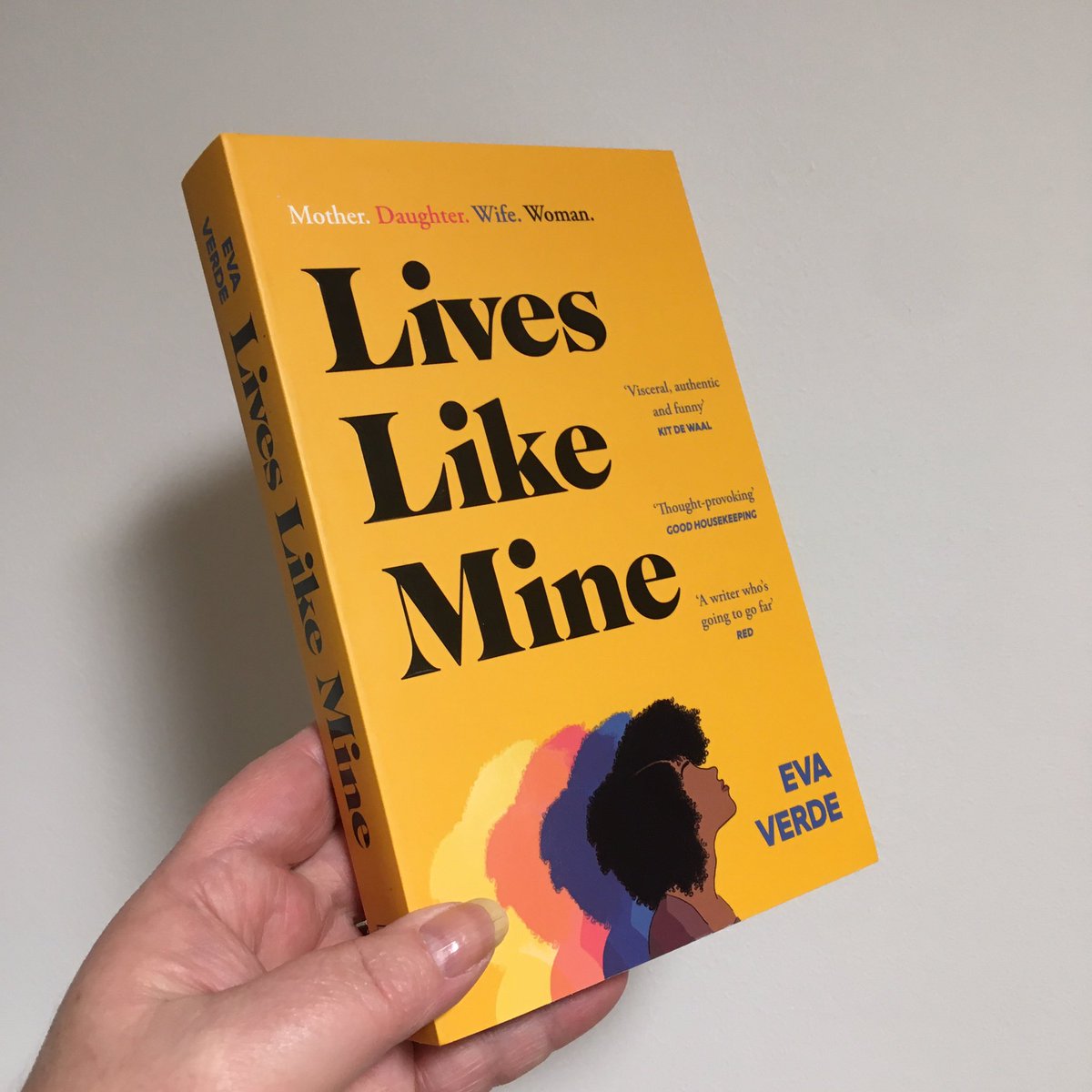 To celebrate the paperback publication of the brilliant #LivesLikeMine, I’ve got one copy up for grabs!

Simply RT&amp;Follow by 4pm 20/1/22 to get your name in my Big Hat of Chance to #WIN!

booksandthecity.co.uk/introducing-ev…