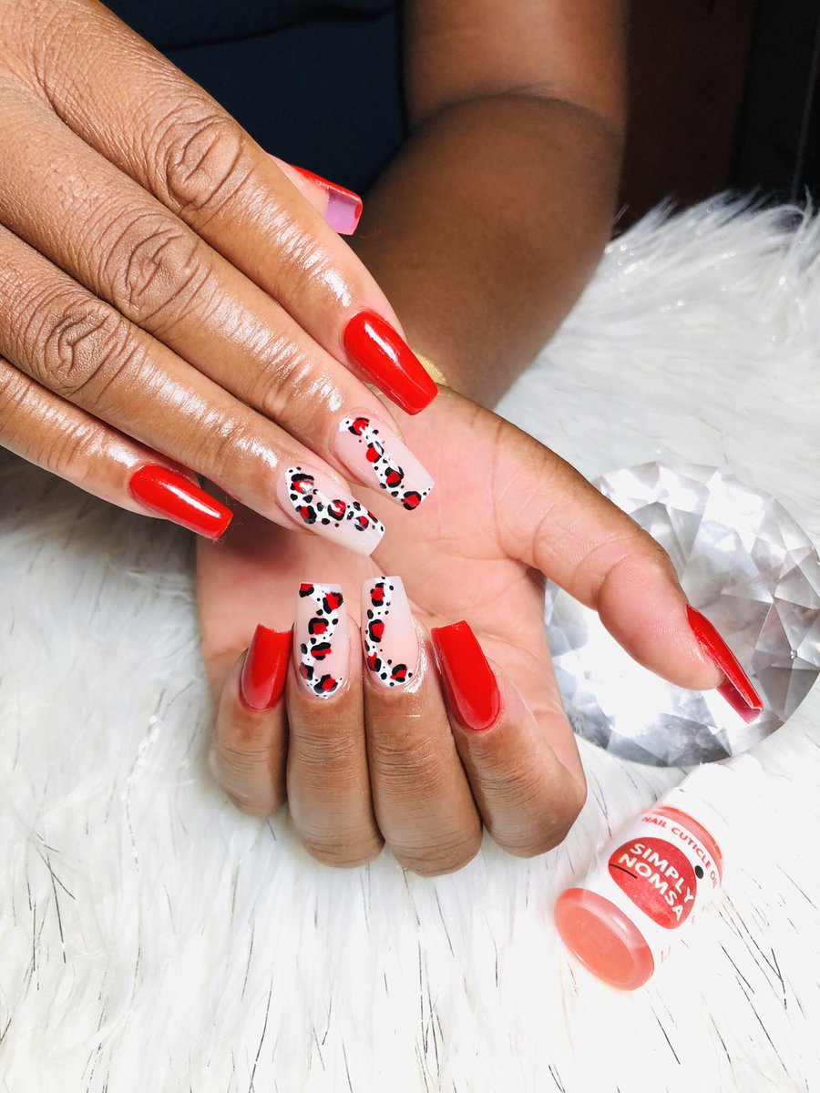 simply_nomsa's tweet photo. Your nail tech  

#mihlali #DiepCityMzansi #Iblewit https://t.co/JIqSew74aH