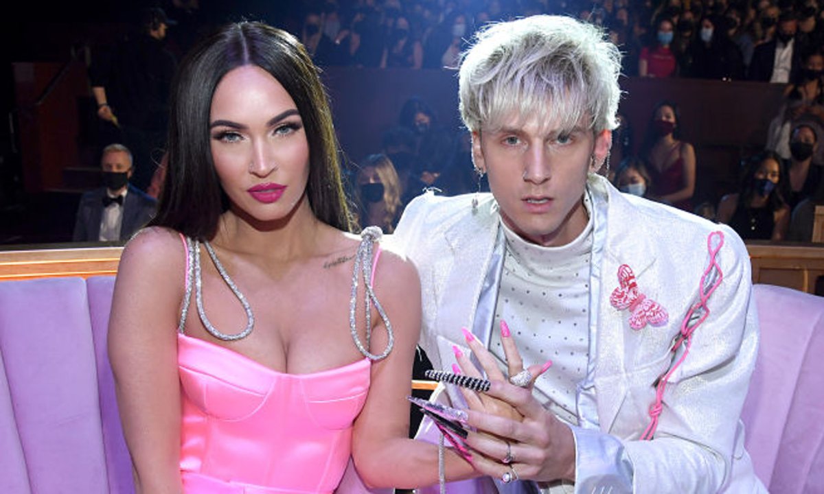 noticierovv's tweet photo. #14Ene Machine Gun Kelly le pidió matrimonio a Megan Fox https://t.co/Gm86WL2gPX 

#Entretenimiento #MegaFox #MachineGunKelly #NoticieroVenevision https://t.co/suQg2NAP7C