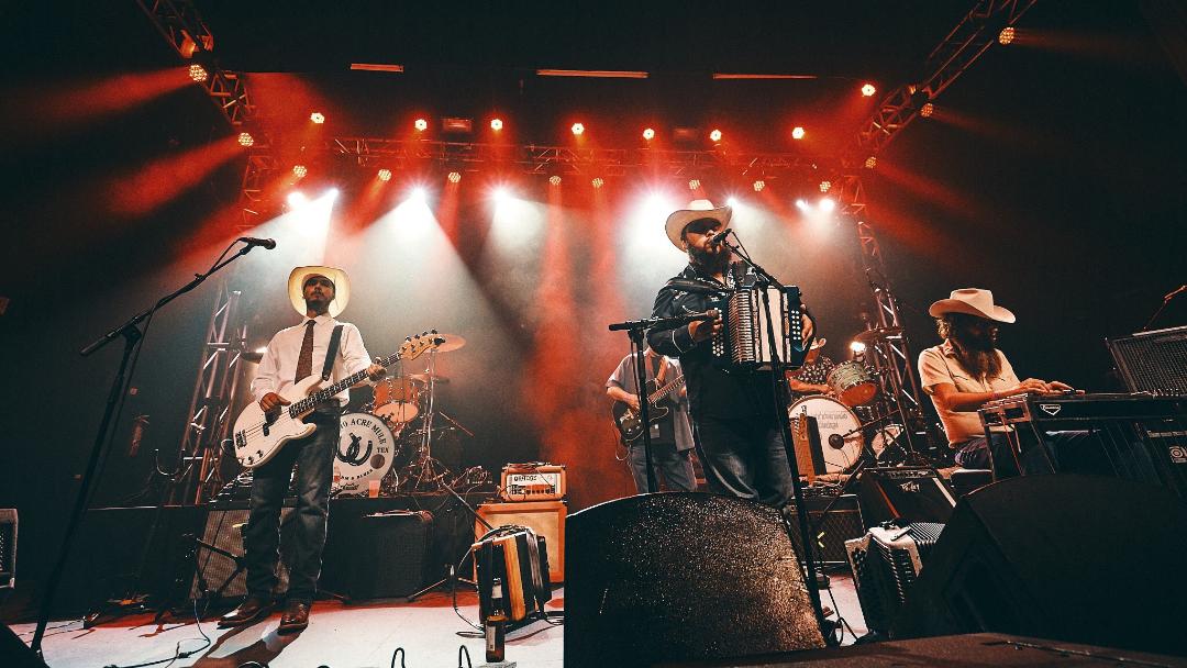 LevittArlington's tweet photo. Make plans to head to the @fwssr and enjoy Levitt alum performing! @sqzzeboxbandits @bradthompsonftw, @bluewaterhwy and @summerdeanmusic! https://t.co/14OBkNjuyD