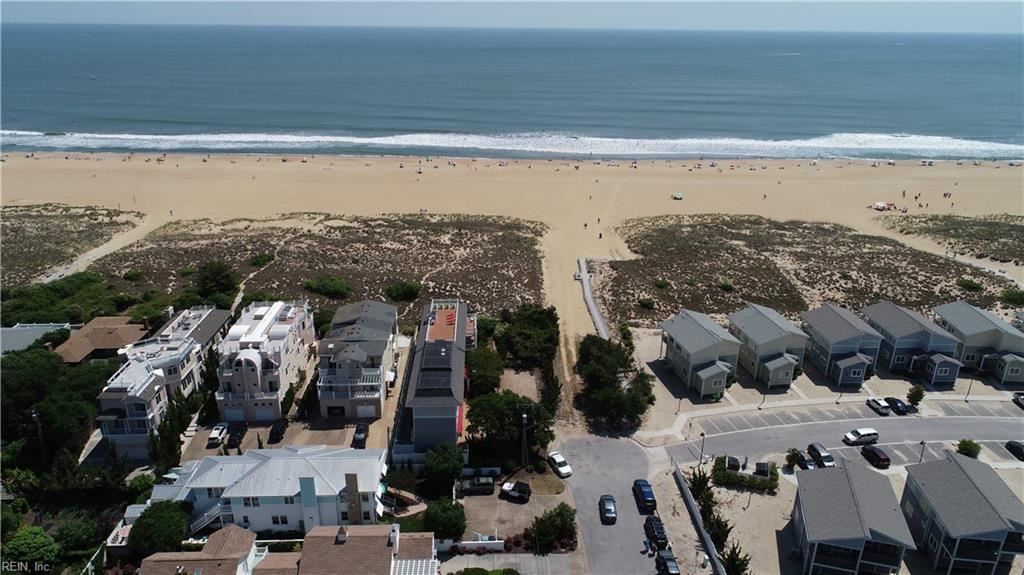 MillionDHomecom's tweet photo. Listed for $4,200,000 - 6800 OCEAN FRONT AVENUE, VIRGINIA BEACH, VA 23451 Expansive Oceanfront and panoramic views up and down Virginia Beach's beautiful coast.! Situated perfectly on a lot that boasts incredible, 
#visitvirginiabeach #vbva #cova #oceanfront #coastalvarealestate https://t.co/l38QHddWuq