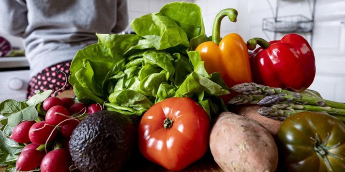 OZlive's tweet photo. Laut #Fleischatlas 2021 ernähren sich mittlerweile sechs Prozent der Bevölkerung in Mecklenburg-Vorpommern #vegetarisch oder #vegan. Das teilte die Barmer Krankenkasse mit. https://t.co/4aFxkaWpZH https://t.co/OhhOo9Bnzp