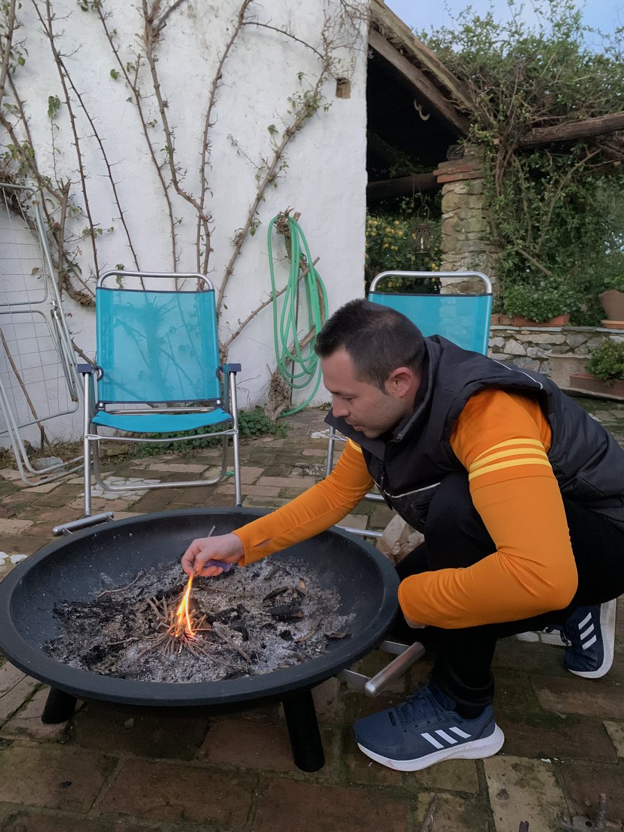 selamwearing's tweet photo. no hay nada como un buen fuego https://t.co/FTSwBHygRa