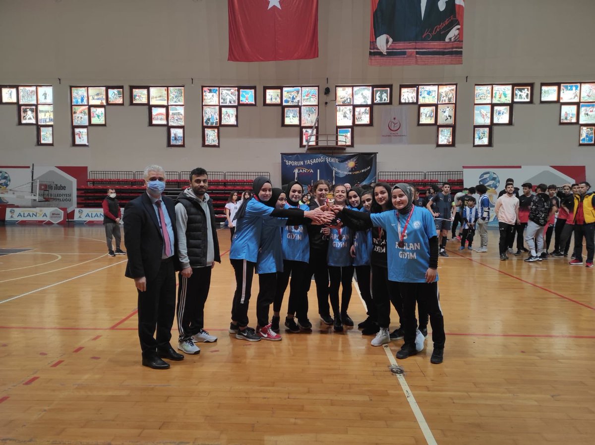 Kız Futsal Alanya 3.sü... <a href="/mmaalisesi/">Mustafa-Mürüvvet Alaattinoğlu AL</a>