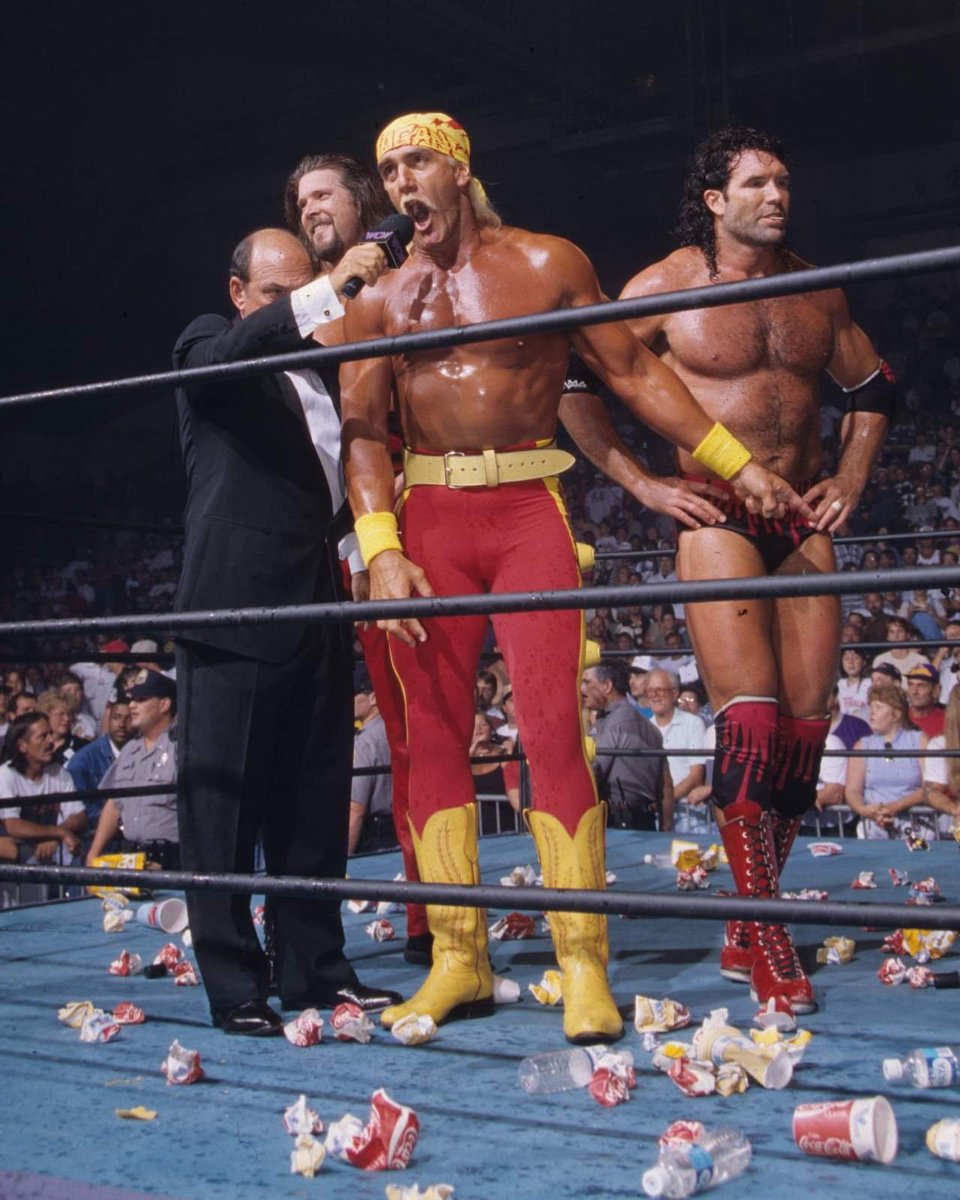 SrAlexGomez's tweet photo. Vuelve #PromoClass a #UHEP. Analizamos una que cambió la historia del wrestling. WCW. Bash at the Beach. 1996. Hulk Hogan se volvía 'heel', se unía a The Outsiders y fundaba NWO.
🔐 Episodio para mecenas
🗣️ Con @siuplex
🎙️🟠 https://t.co/2jebCli6Wz
🎙️🟢 https://t.co/COobdEAx5e https://t.co/wfyZpm0YD5
