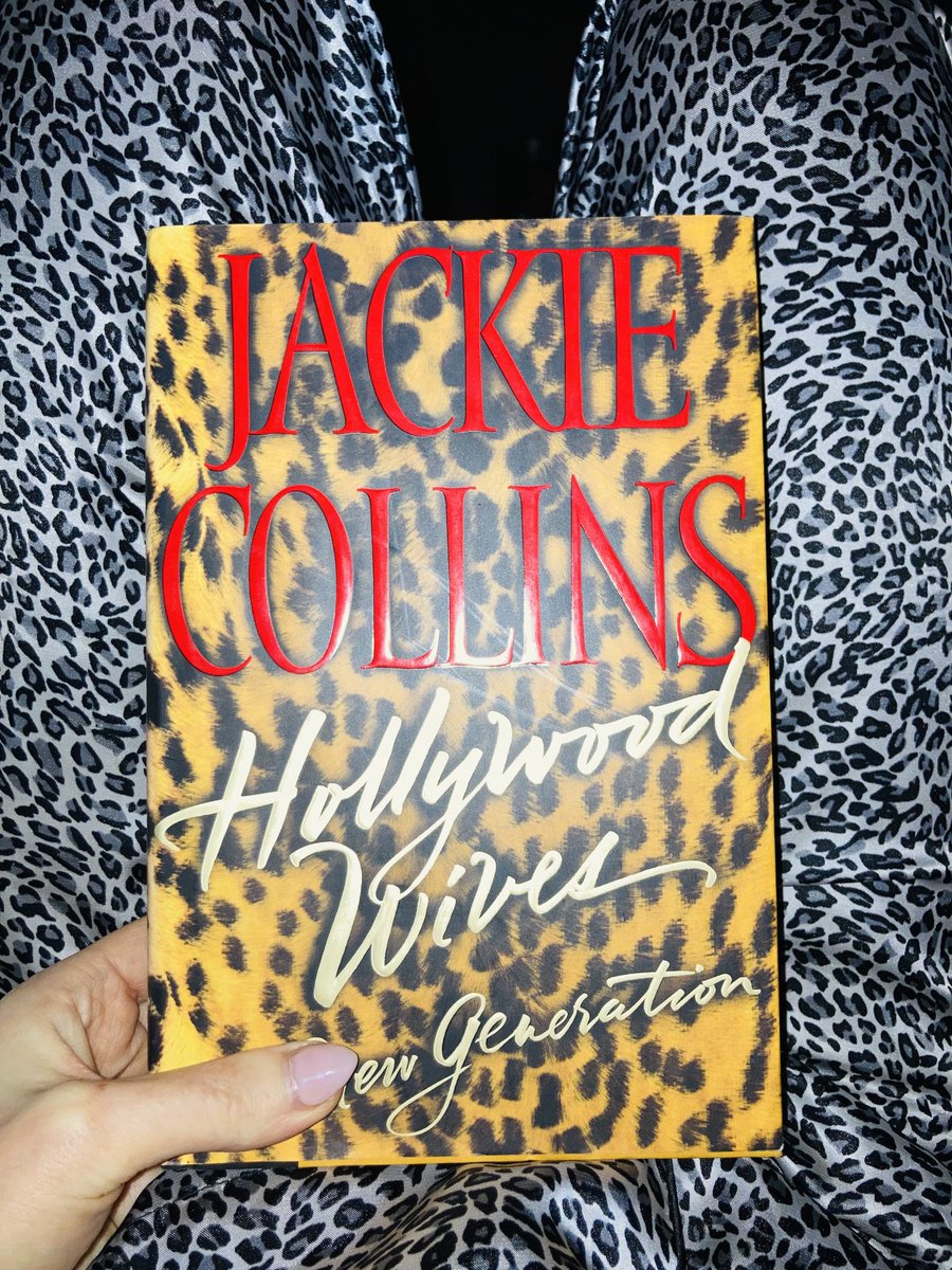 #FridayNight sofa re-read …. Her #HollywoodWives series of books were always some of my faves from ⁦@jackiejcollins⁩ 👑