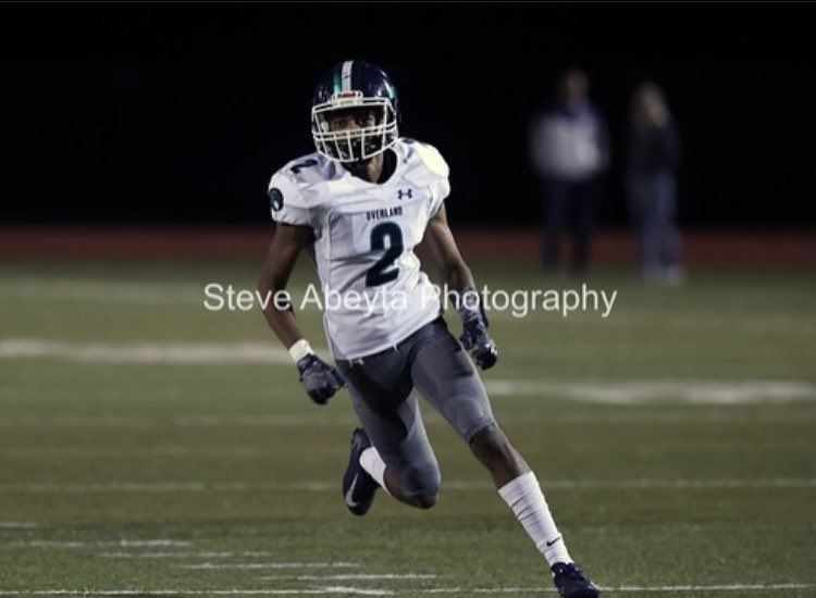 After a great conversation with <a href="/dsitch2/">drew</a> I’m blessed to have officially received my 1st offer to continue my academic and athletic career!! @BattlerSprintFB👀 #GoBattlers🟡🔵 <a href="/coachreese/">Kyle Reese</a>