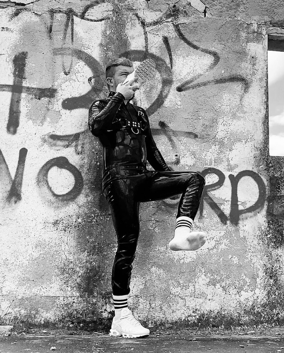 GaySneakersNet's tweet photo. « Djustin_kif » est un kiffeur #rubber 😈

👉 Rejoins-nous sur https://t.co/ZUmn1XDu2y 

#Skets #Cho7 #Survet #Kiffeur #Fetish #GaySneakers https://t.co/TRFXtxWZBO