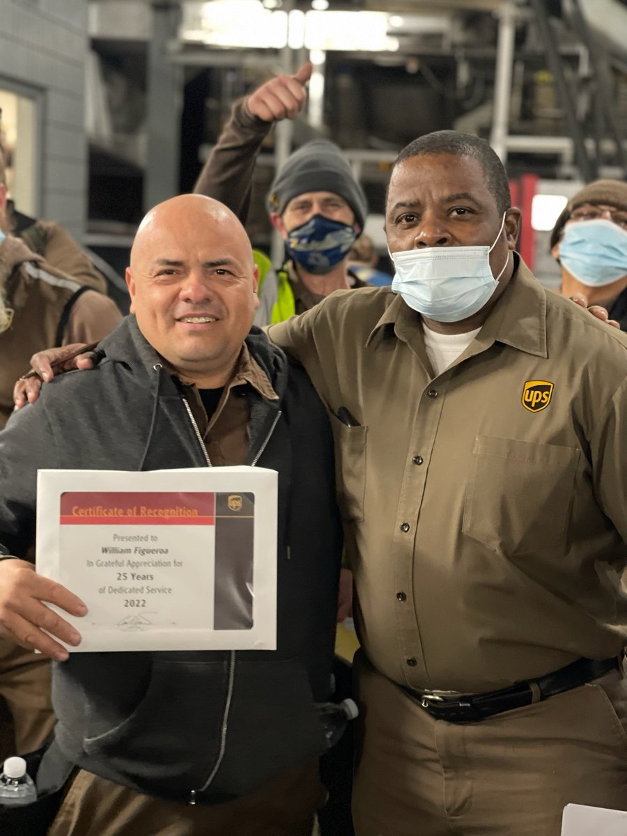 All the road supervisor Willie Mosley. Presented William Figueroa with 25 years of dedicated service! Congratulations brother! #Dedication #Upserstrong <a href="/_Mesquite4200/">Mesquite Division Safety Team</a> <a href="/Garcia_Raphael1/">Raphael</a> <a href="/UPSers/">UPSers</a>