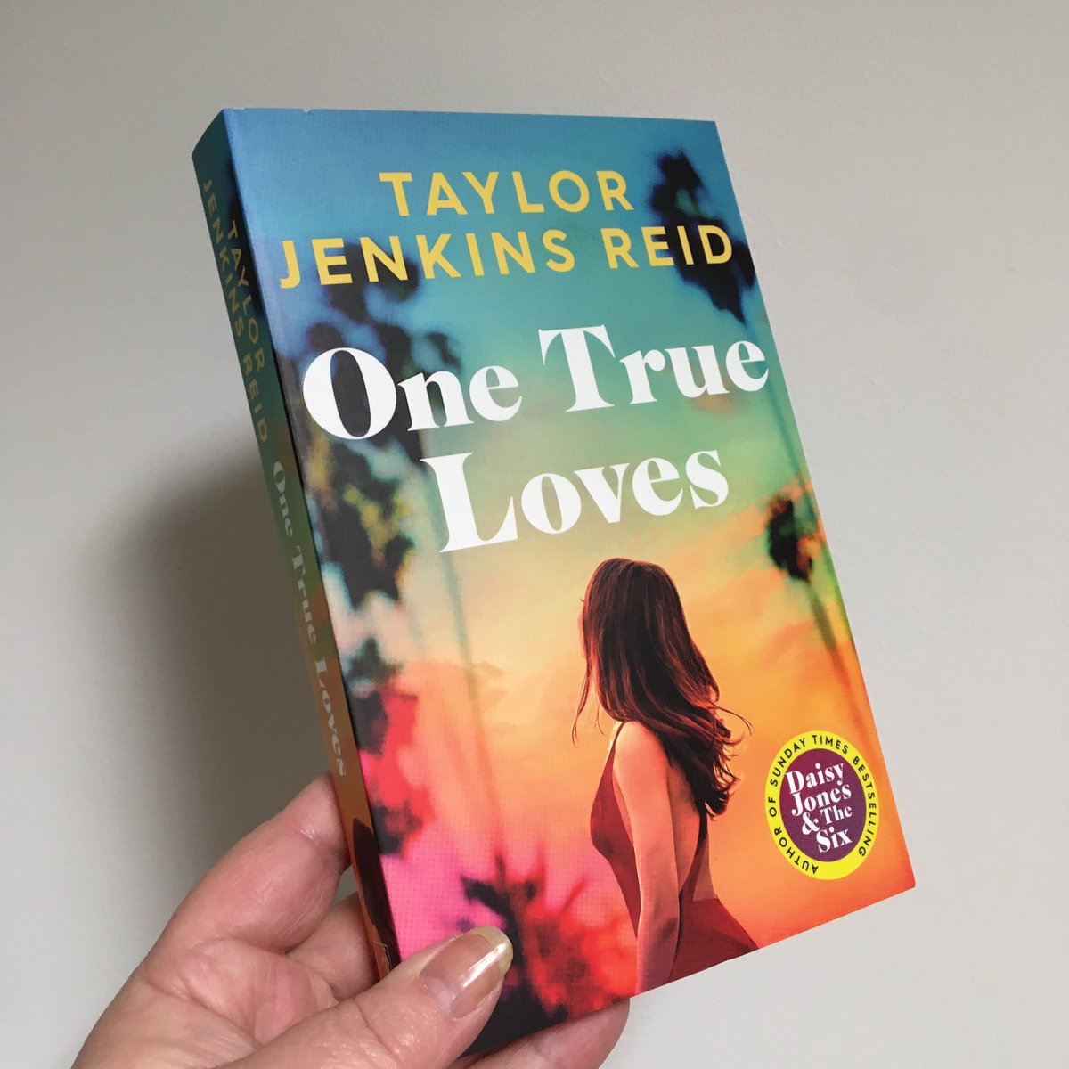 BookMinxSJV's tweet photo. To celebrate publication of our new editions of #MaybeInAnotherLife &amp; #OneTrueLoves from #tiktokmademebuyit sensation #TaylorJenkinsReid, I’ve got a copy of each up for grabs.

Simply RT&amp;Follow by 4pm 20/1 to get your name in my Big Hat of Chance to #WIN! https://t.co/o5ALy4j5va