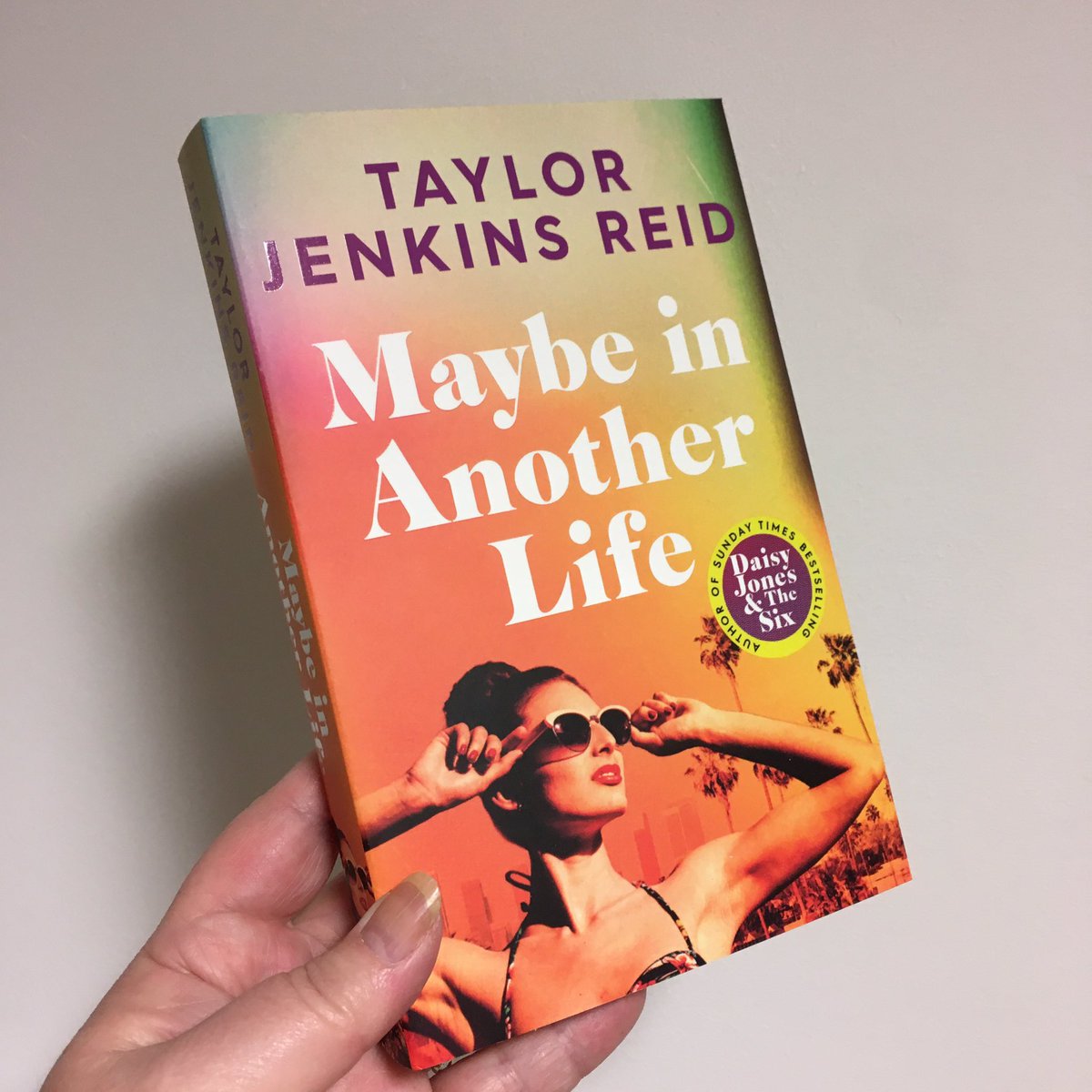 BookMinxSJV's tweet photo. To celebrate publication of our new editions of #MaybeInAnotherLife &amp; #OneTrueLoves from #tiktokmademebuyit sensation #TaylorJenkinsReid, I’ve got a copy of each up for grabs.

Simply RT&amp;Follow by 4pm 20/1 to get your name in my Big Hat of Chance to #WIN! https://t.co/o5ALy4j5va