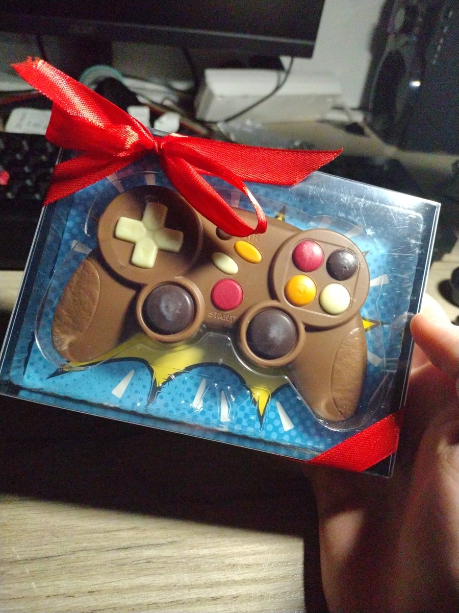 88ozzi_88's tweet photo. Everyone knows that 88 loves playing games and I think I might have found the best gift for her - A FRICKING CHOCOLATE GAME CONTROLLER
What do you think @vashperado ?
I'm curious what 88's reaction would be π
#88 #88inspace https://t.co/BUcNgazOPH