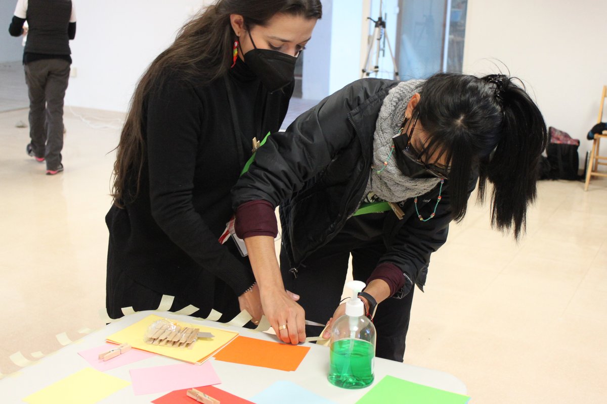 TransMigrARTS's tweet photo. Se cierra la primera semana de trabajo en los talleres TransMigrARTS en Granada. Una semana que ha sido una invitación al intercambio, al conocimiento, a la solidaridad y a la flexibilidad, como no podía ser de otra forma en este proyecto -> https://t.co/fIx7fywFgw https://t.co/2F18eVcjS0