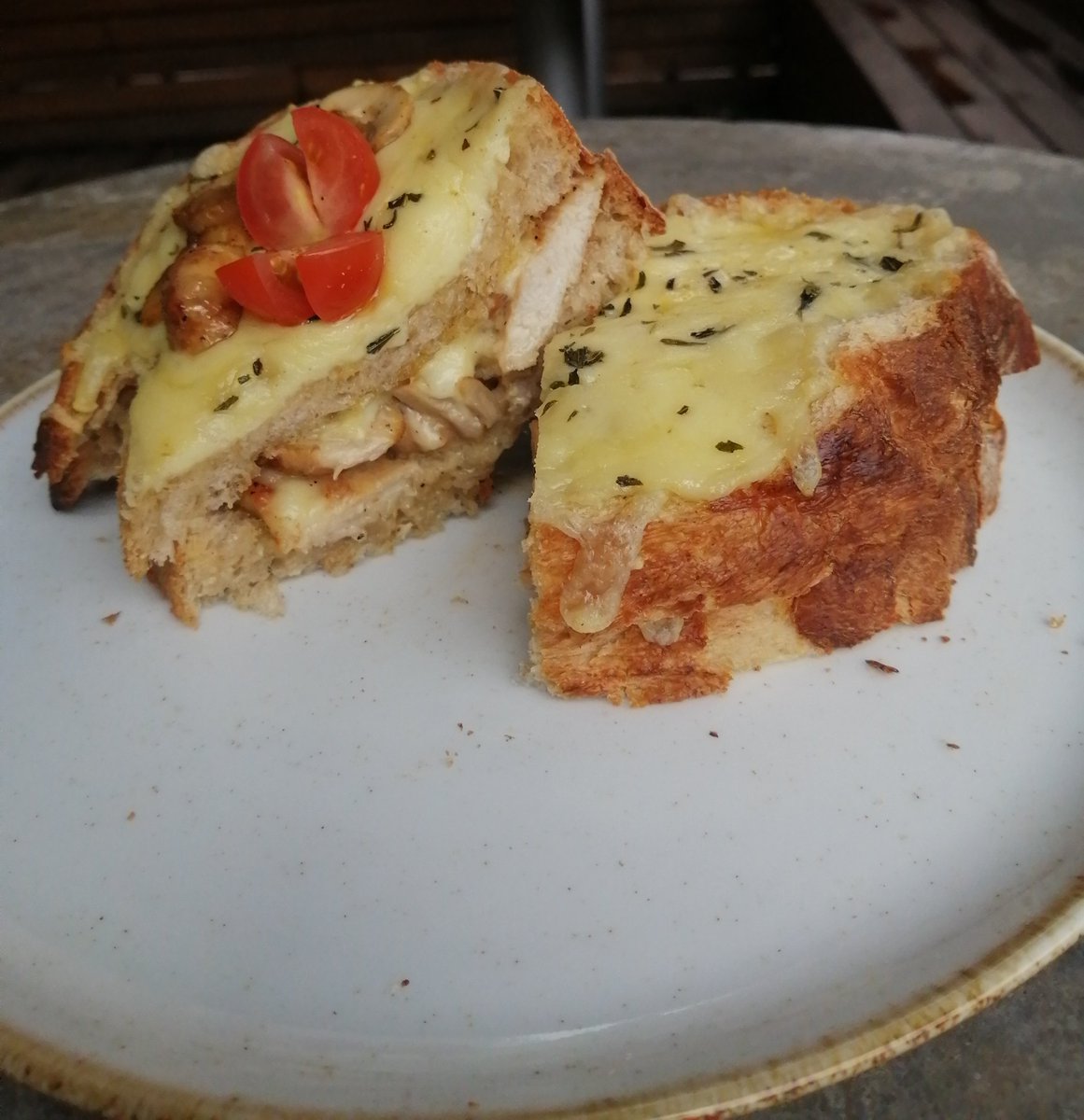 panaticsbog's tweet photo. ¡Ya volvimos! Ven a probar nuestra nueva presentación de sándwiches. Sándwich de pollo en pan de masa madre. https://t.co/t5BK6jvB8y