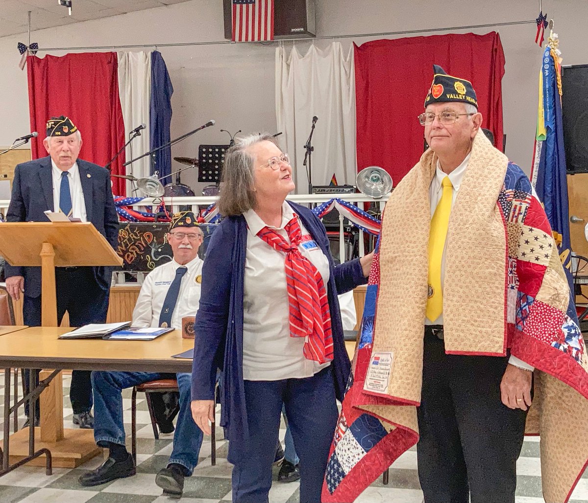 R_Hazen's tweet photo. I wrote an article for next week's paper about Quilts of Valor. I really enjoyed learning about the volunteer organization. #DadeCountyGA #TrentonGA #QuiltsofValor #communityjournalism https://t.co/qgVp86AfWL