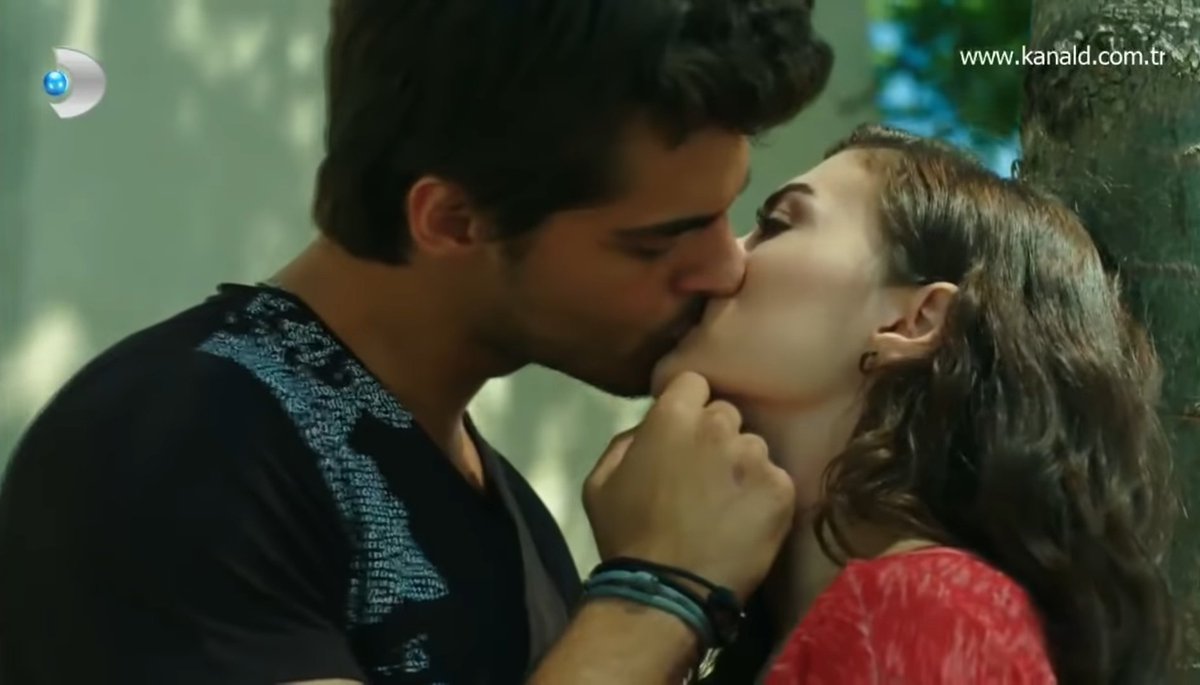 DTural's tweet photo. En iyi çiftlerde bugün #GüneşinKızları dizisinin sevilen çifti #SavNaz'ı anıyoruz. Burcu Özberk ve Berk Atan'ın muhteşem uyumuyla oldukça güzel sahneler izlediğimiz şahane bir diziydi. Kimler izlemişti bu güzel çifti? 😍 https://t.co/r3dbt14Ut3