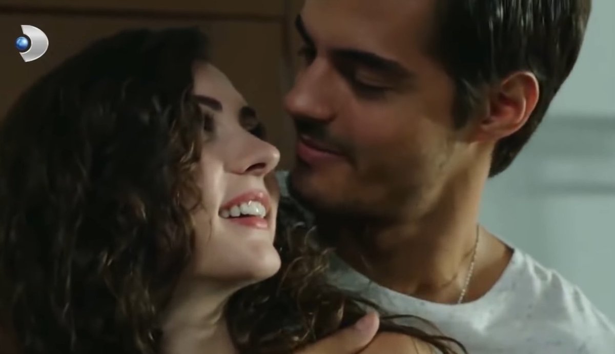 DTural's tweet photo. En iyi çiftlerde bugün #GüneşinKızları dizisinin sevilen çifti #SavNaz'ı anıyoruz. Burcu Özberk ve Berk Atan'ın muhteşem uyumuyla oldukça güzel sahneler izlediğimiz şahane bir diziydi. Kimler izlemişti bu güzel çifti? 😍 https://t.co/r3dbt14Ut3